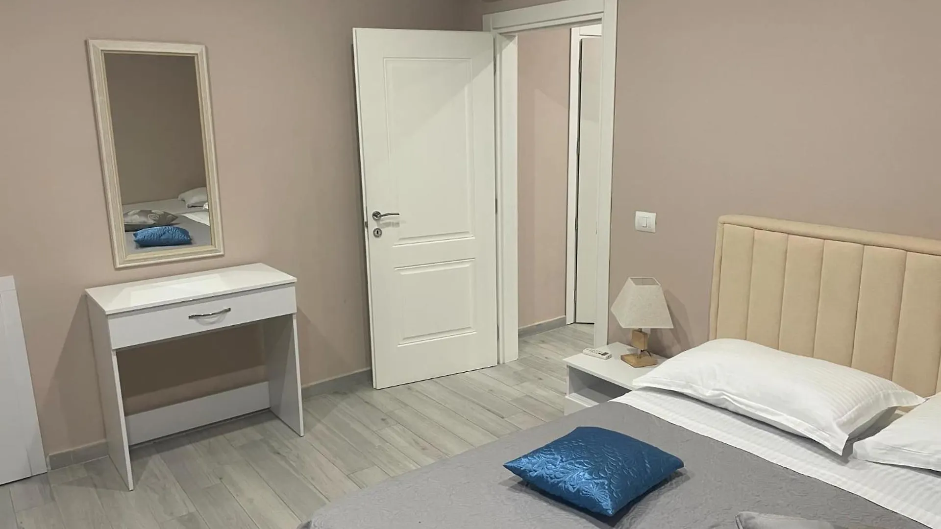 Meri Hause Vlora